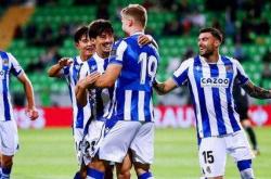 开云-本赛季切尔从传统的防守反击逐步转向更具控制性的阵型