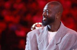 开云平台-德怀恩·韦德建议NBA全明星賽(sài)效仿NFL职业碗賽(sài)季(jì)末举办，重燃比賽(sài)激情