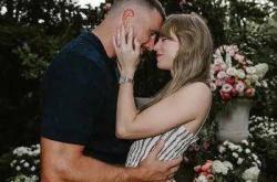 kaiyun-特拉维斯·凯尔西（Travis Kelce）爆料：他和泰勒·斯威夫特（Taylor Swift）2.5年恋爱零争吵！！！姐妹们甜蜜警报拉满！！！堪萨斯城酋长队紧端特拉维斯·凯尔西（Travis Kelce）在最新一期《New Heights》播客上，和乔治·克鲁尼（George Cloo...