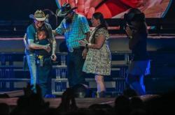 开云下载-杰森·阿尔迪恩携手休斯顿太空人，助力佩尔兰男孩募款20万美元抗击脑癌