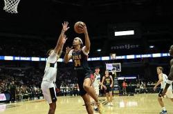 开云体育APP下载-掘金二队内线铁塔爆发，两双数据引发球队关注？