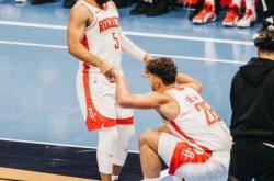 kaiyun-故地重遊(yóu)！火箭(jiàn)隊(duì)挑战猛龍(lóng)，范弗里特(tè)随隊(duì)前往客場(chǎng)，化身“球员教练”？