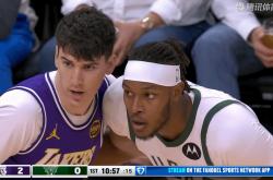 开云平台-湖人大胜！东契奇41+9+6，赛后裁判阻止范德彪拿走比赛用球，一旁东契奇一脸不解