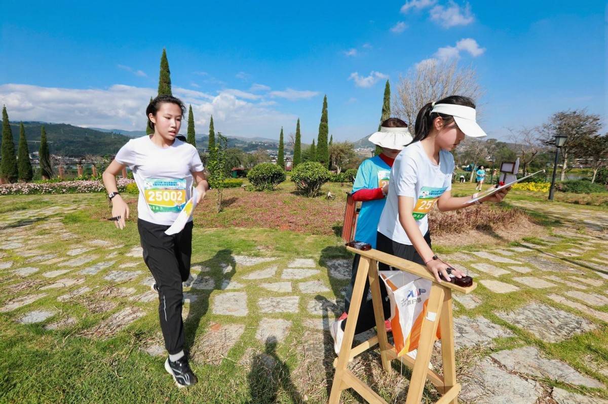 2025年“寻找美丽中华”全国乡村定向系列赛（云南红河站）在个旧开赛