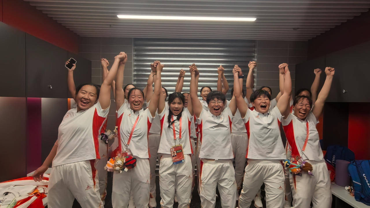 创造历史!眉山这群中学生代表四川,首获全运会女子七人制橄榄球铜牌