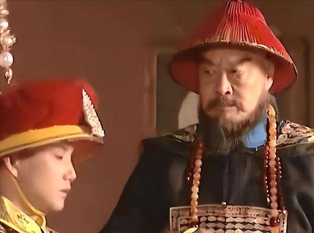 康熙擒鳌拜后未杀他，晚年亲自为其平反，背后藏着怎样的帝王心术