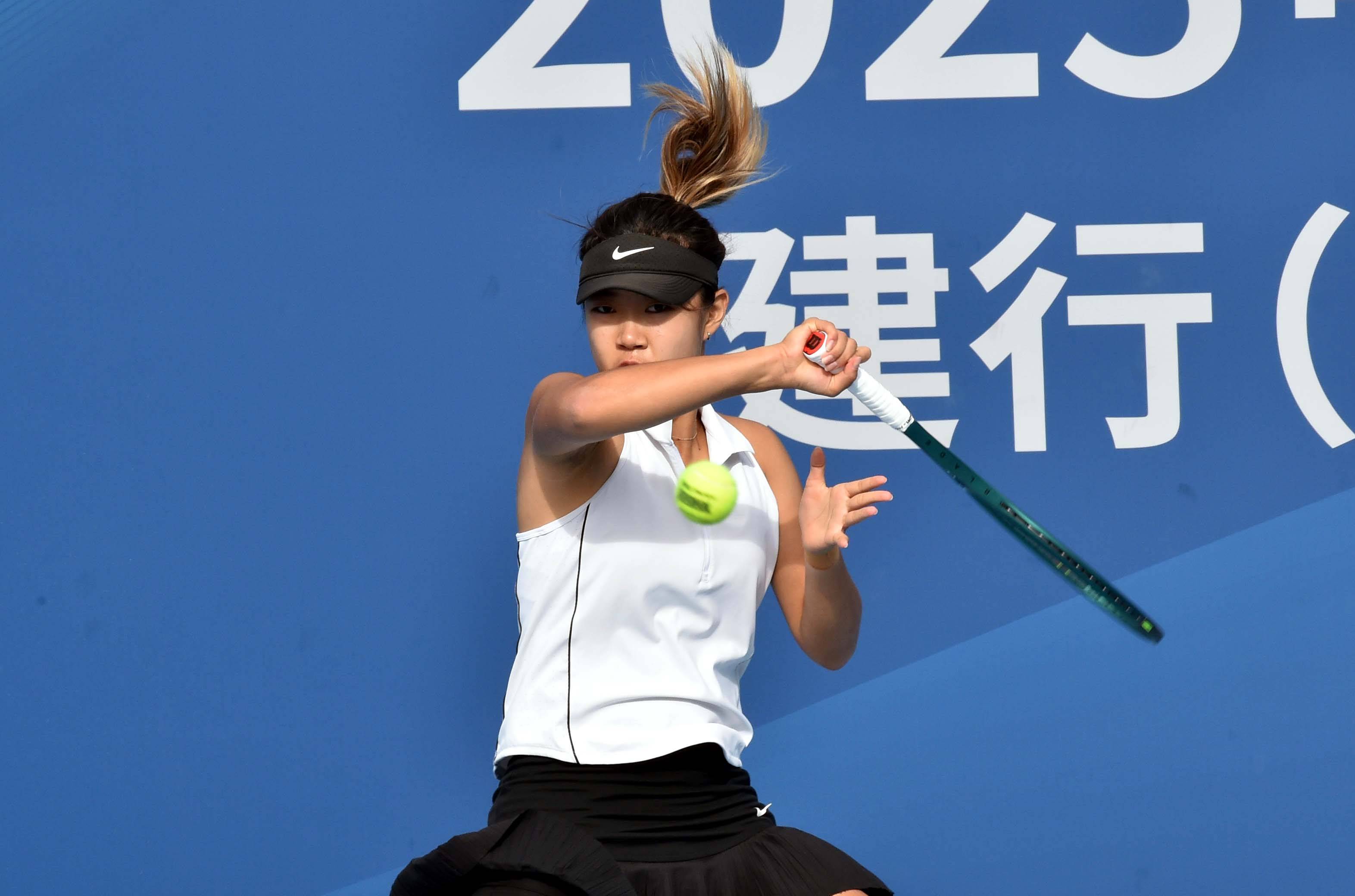 （体育）网球——中国巡回赛香港公开赛：王嘉怡晋级决赛